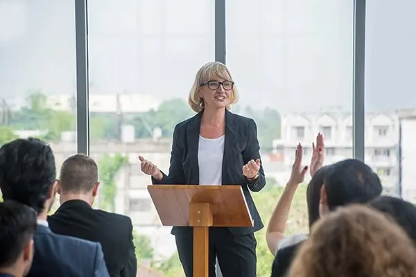 female-speaker-presenting